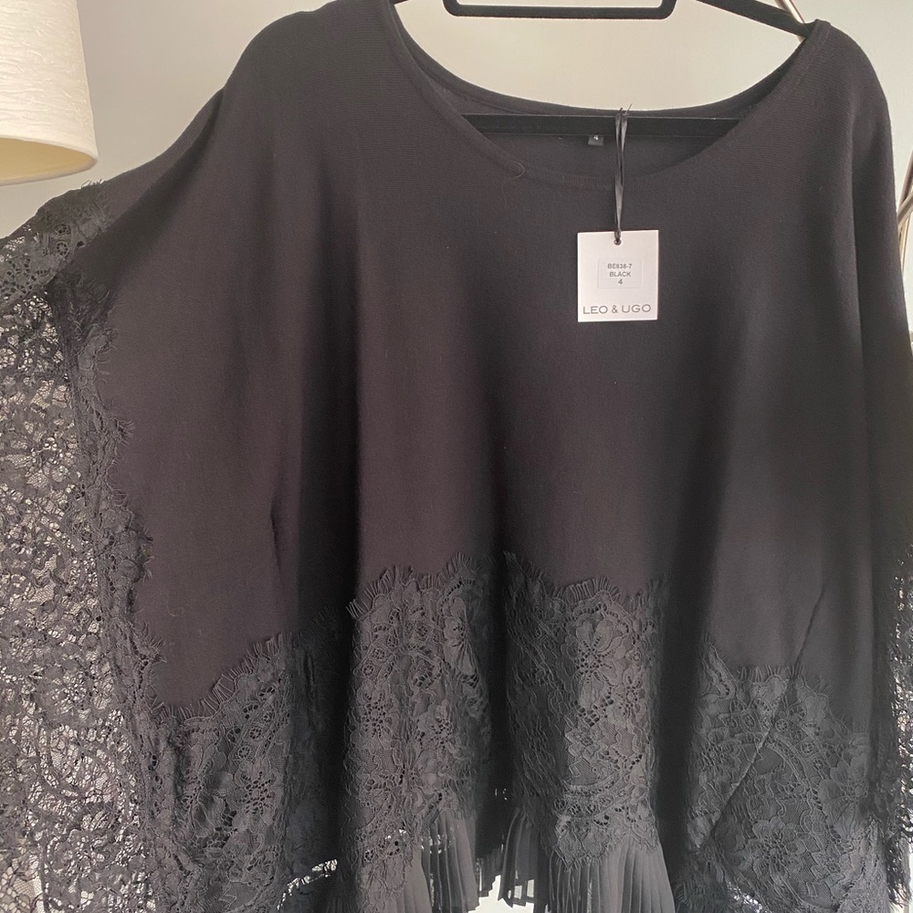 NWT Women’s Leo and Ugo blouse size 4 (fits as 12)